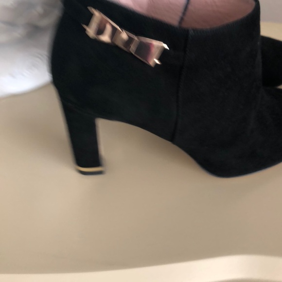 Shoes - Picture 5 of 5